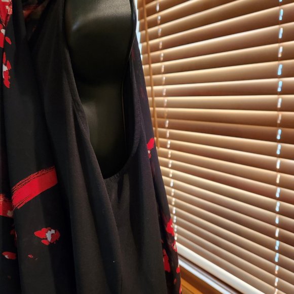 Asymetrical Flutter-Sleeved Layered Top - Picture 2 of 5